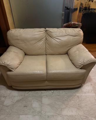 divano in pelle beige