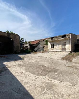 RUSTICO A ORTA DI ATELLA