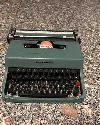 Macchina da scrivere Olivetti lettera 32