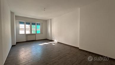 ESCL - appartamento  130 mq con terrazza e garage