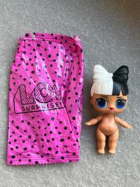 Bambolina LOL Surprise capelli bianchi e neri