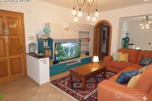 Appartamento con terrazzo a Castelferretti