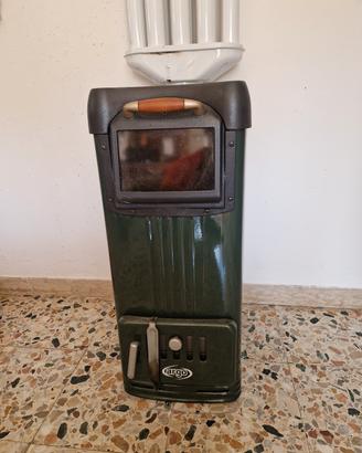 Stufa a legna Argo, bruciatutto. 