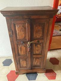Mobile in legno antico