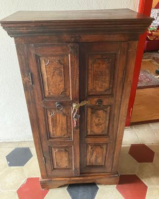 Mobile in legno antico