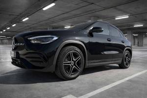 MERCEDES BENZ GLA 220D 4 MATIC