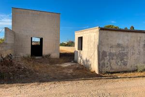 Terreni e 4 depositi