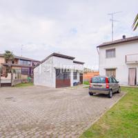 TRILOCALE INDIPENDENTE CON AMPIO GIARDINO E BOX