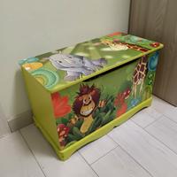 panca e appendiabiti per cameretta