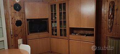 Mobile soggiorno +tavolo e 6 sedie 