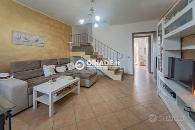 Moderna villa a schiera in classe A4 a Uta