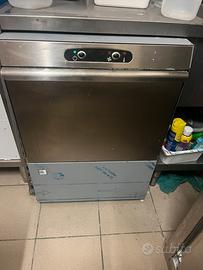 Lavastoviglie professionale