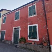5 locali da ristrutturare a testico