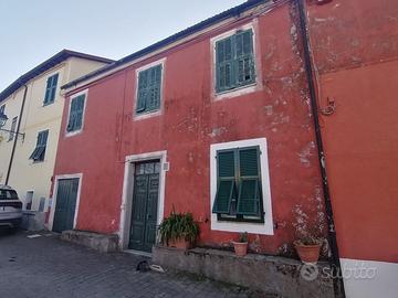 5 locali da ristrutturare a testico