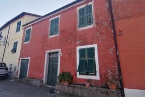 5 locali da ristrutturare a testico