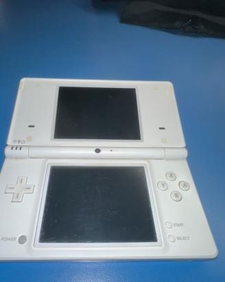 NINTENDO DSi (trattabile)