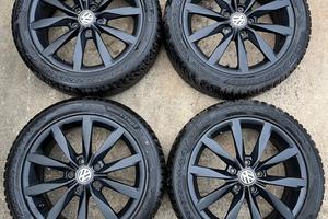 Cerchi originali vw con pneumatici invernali.