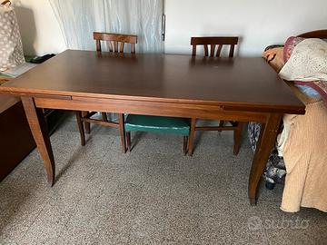 Tavolo allungabile in legno con 6 sedie coordinate
