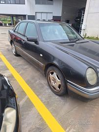 RICAMBI USATI AUTO MERCEDES Classe E Berlina W210
