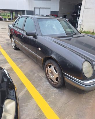 RICAMBI USATI AUTO MERCEDES Classe E Berlina W210