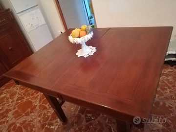 Tavolo d'epoca perfettamente restaurato