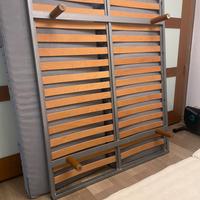 Rete con doghe in legno e materassi singoli