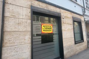 Pinerolo intenso passaggio negozio ufficio160 mq