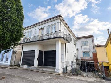 Appartamento di 388 m² con più di 5 locali e box a