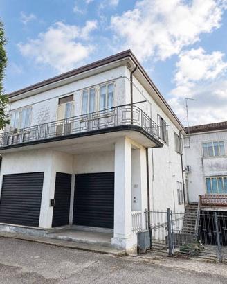 Appartamento di 388 m² con più di 5 locali e box a