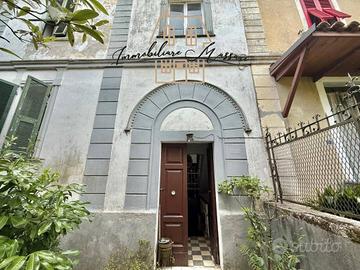 Casa indipendente di 287 m² con più di 5 locali a 
