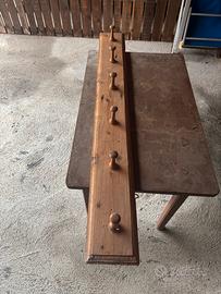 Antico attaccapanni da parete in legno