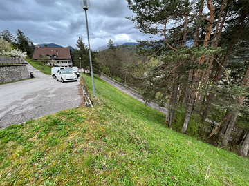 Terreno con parcheggio