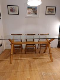 Tavolo in legno massello e vetro temprato