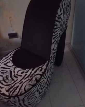 poltrona a forma di tacco