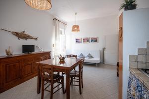 Follonica 50 m mare piano terra 6 p via lamarmora