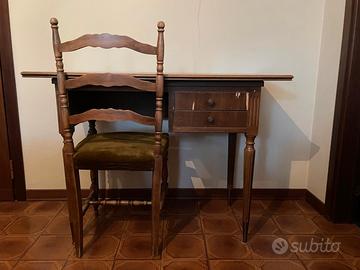 Scrivania con sedia 