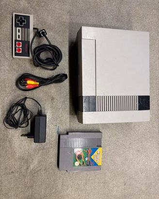 NINTENDO NES 1985  + Gioco e Accessori Funzionante