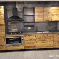 cucina laminato nero ante abete vecchio e ferro