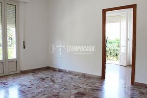 APPARTAMENTO AL PIANO RIALZATO CON GARAGE E SOFFIT