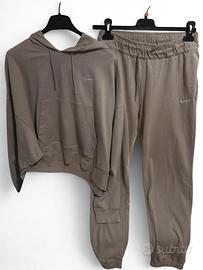 Tuta Nike donna beige