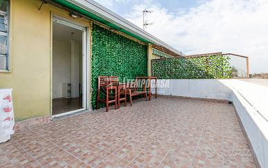 2 LOCALI ALL'ULTIMO PIANO SENZA ASCENSORE CON TERR