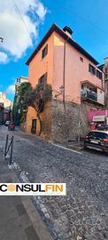 Palazzetto a marino