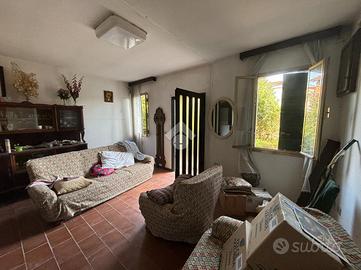 VILLA A SCHIERA A LOREGGIA