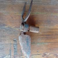 Due attrezzi da collezione.