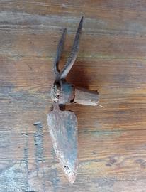 Due attrezzi da collezione.