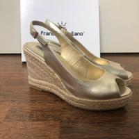 Décolleté con zeppa in corda oro