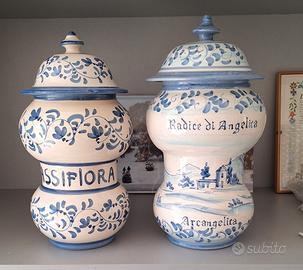 Vasi in ceramica da farmacia