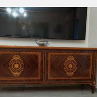 Credenza classica con intarsi