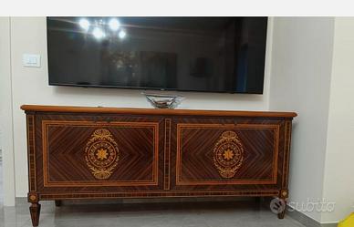 Credenza classica con intarsi