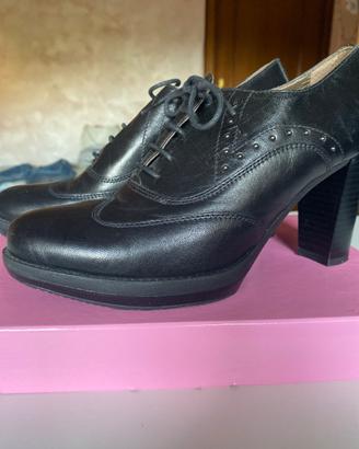 Nero Giardini.scarpe  di pelle per donna